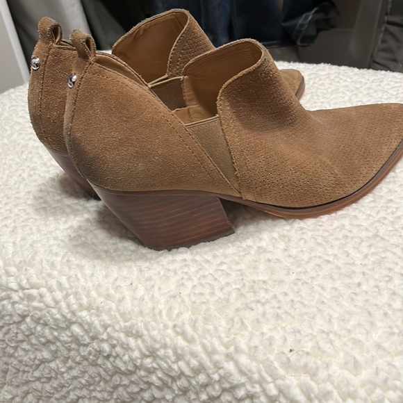 Marc Fisher - Picture 3 of 5